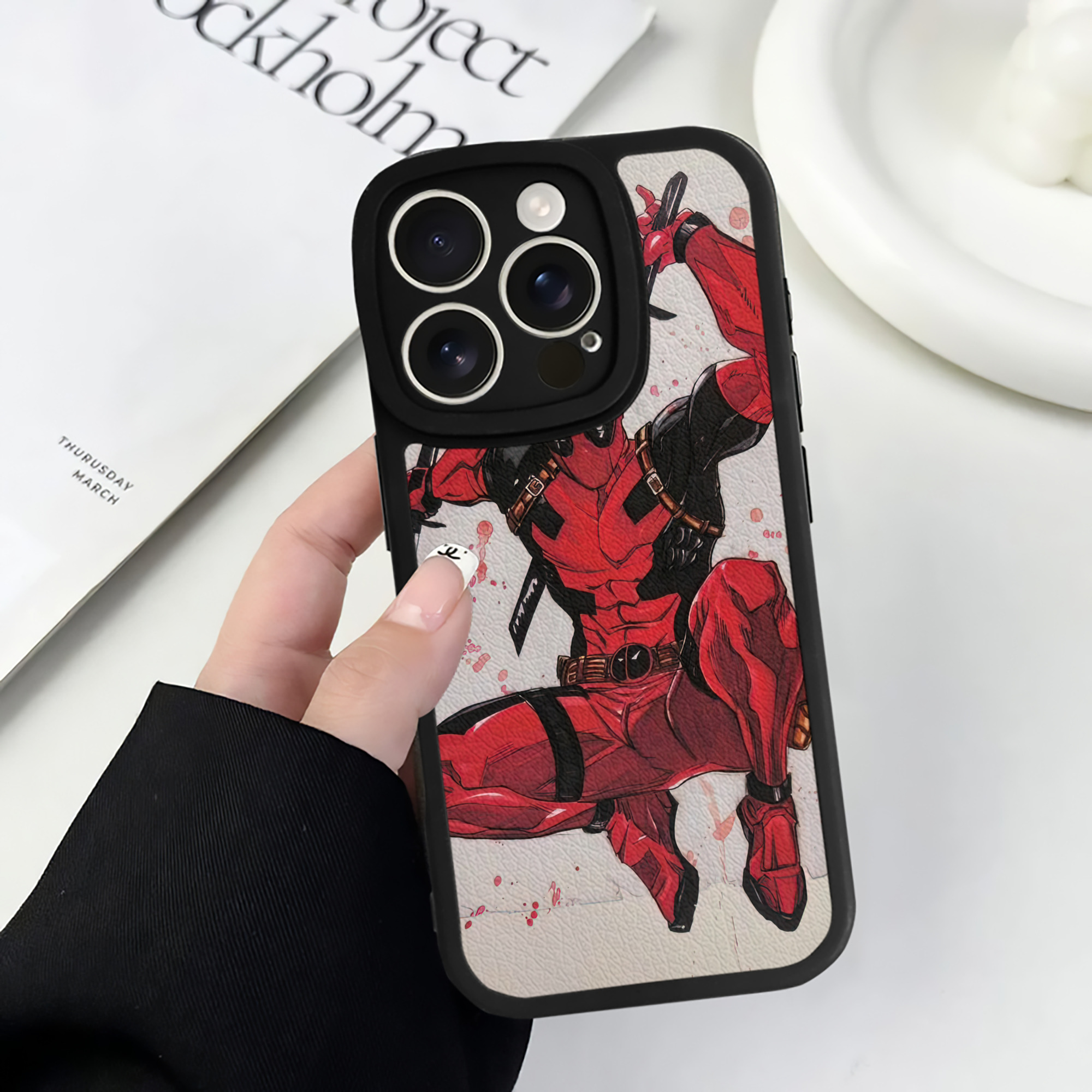 （画像用） Deadpool デッドプール 【iPhone 16シリーズ対応】シリコンスマホケース（レザー調） 材質：シリコン